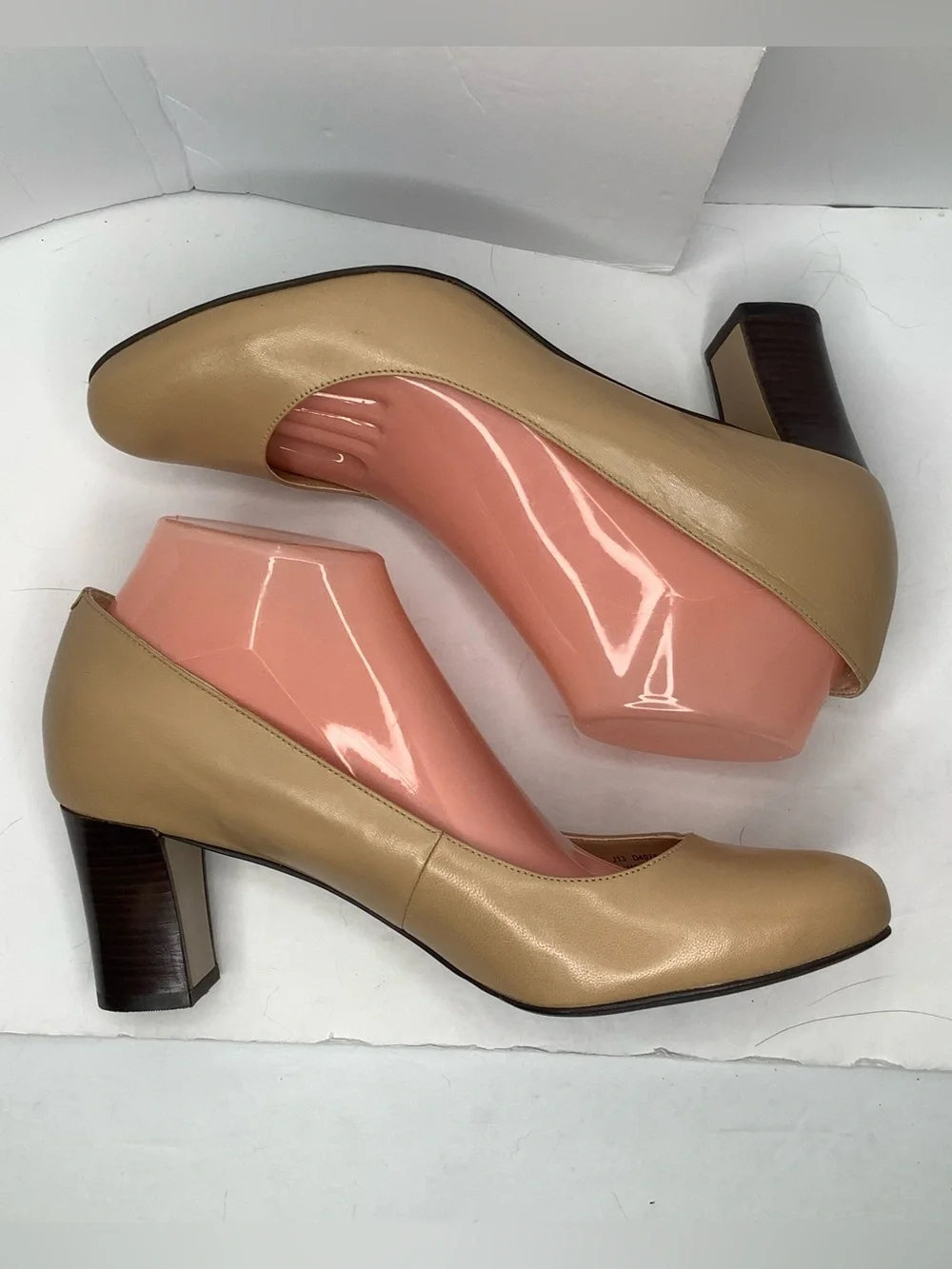 Cole Haan Beige Leather Stacked Heel Women’s Pumps Sz 10B Business Quiet Luxury